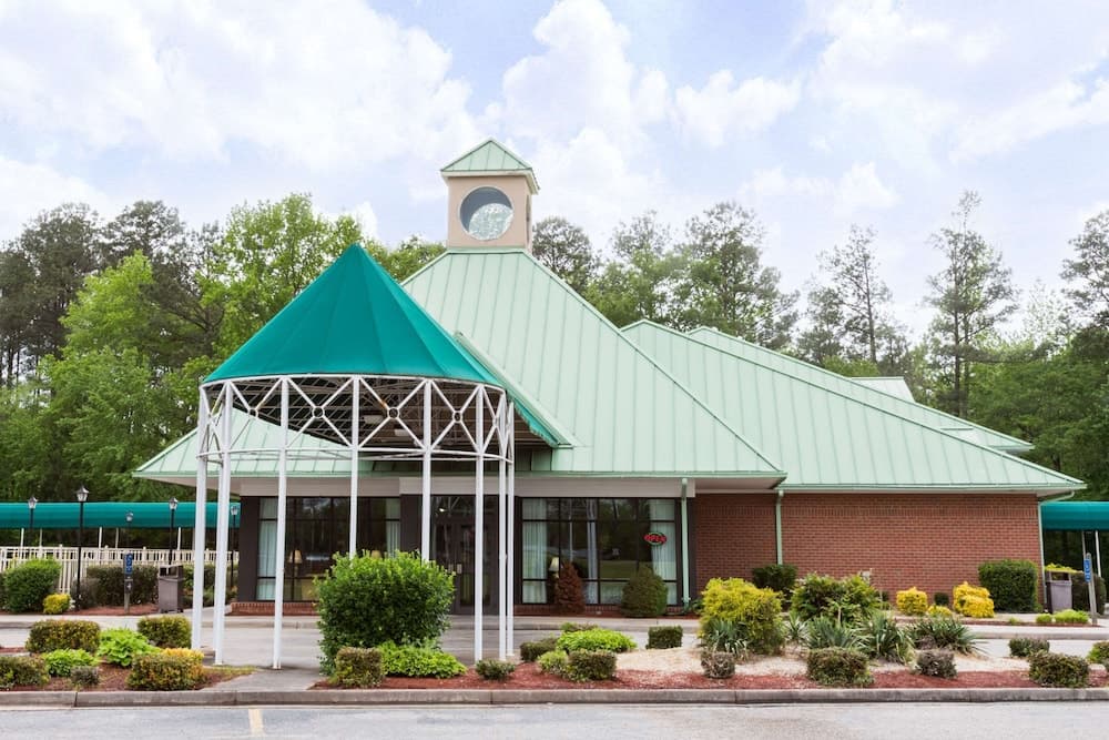 Days Inn by Wyndham Petersburg/South Fort Lee featured exterior or lobby in Petersburg, VA — similar hotel