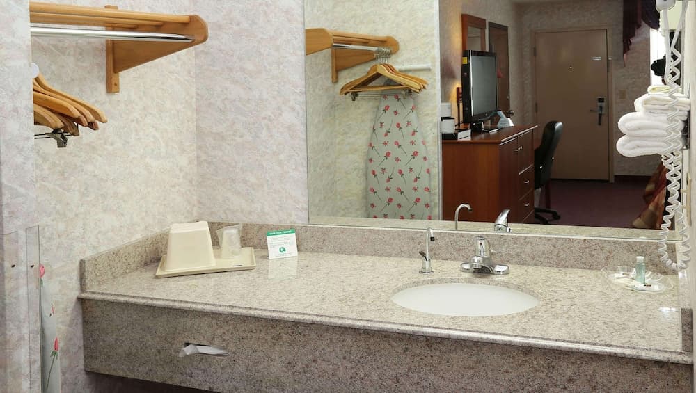 Magnuson Hotel Howell gallery photo in Howell, MI — image 20