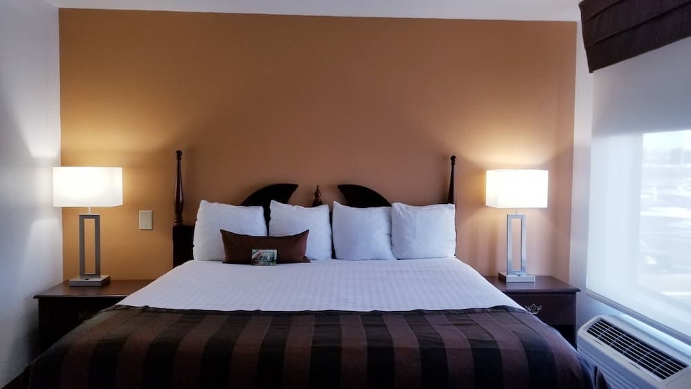 Wingate by Wyndham Indianapolis Airport-Rockville Rd. property views in Indianapolis, IN — gallery photo 3