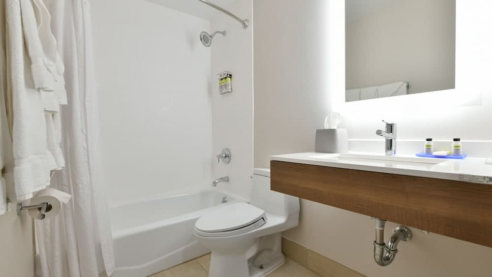 Country Inn & Suites by Radisson, Staten Island gallery photo in Staten Island, NY — image 15