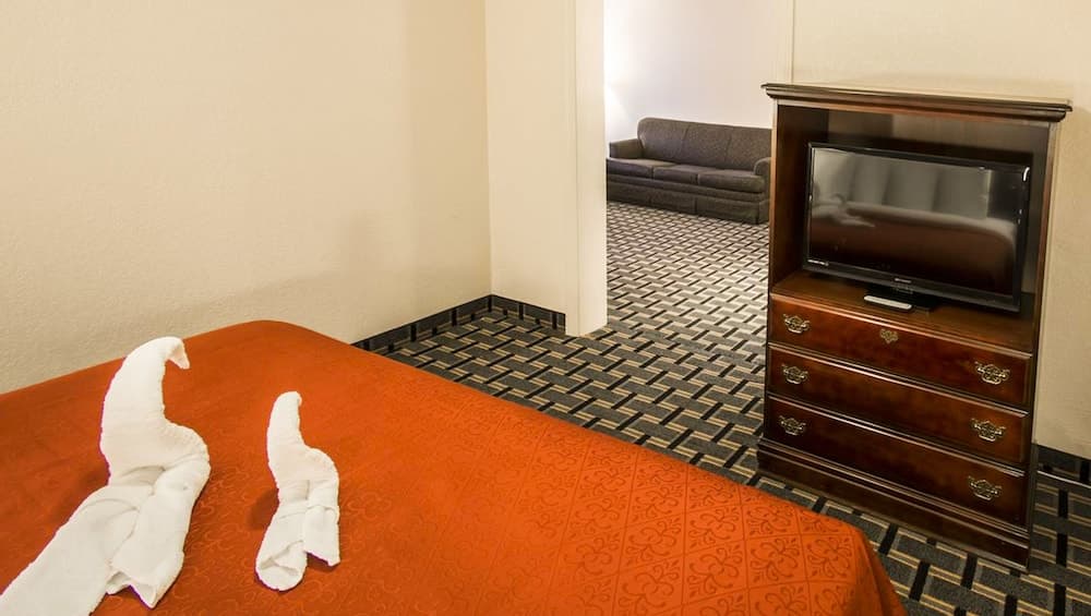 Croix Grand Hotel interior in Sebring, FL — gallery photo 2