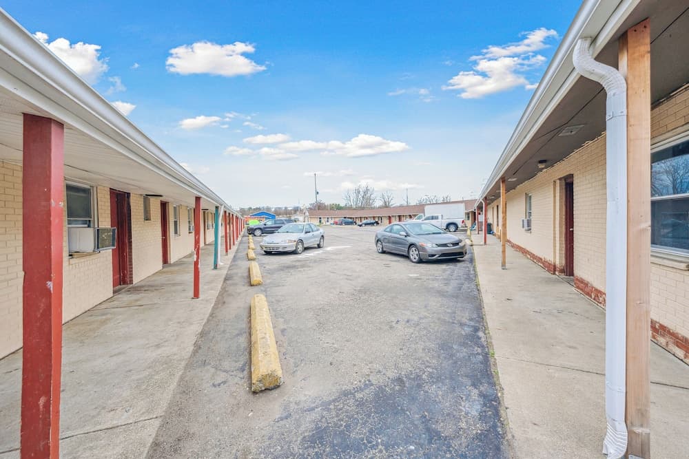 Flint Motel by OYO MI Near I-475 gallery photo in Flint, MI — image 29