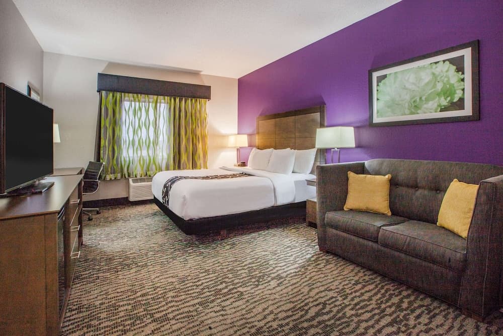 La Quinta Inn & Suites by Wyndham Elkhart property views in Elkhart, IN — gallery photo 3