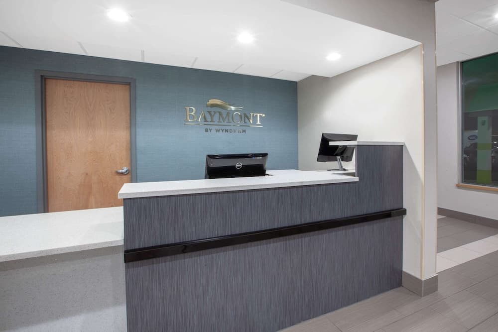 Baymont Inn & Suites Grand Rapids Near Downtown interior in Grand Rapids, MI — gallery photo 2