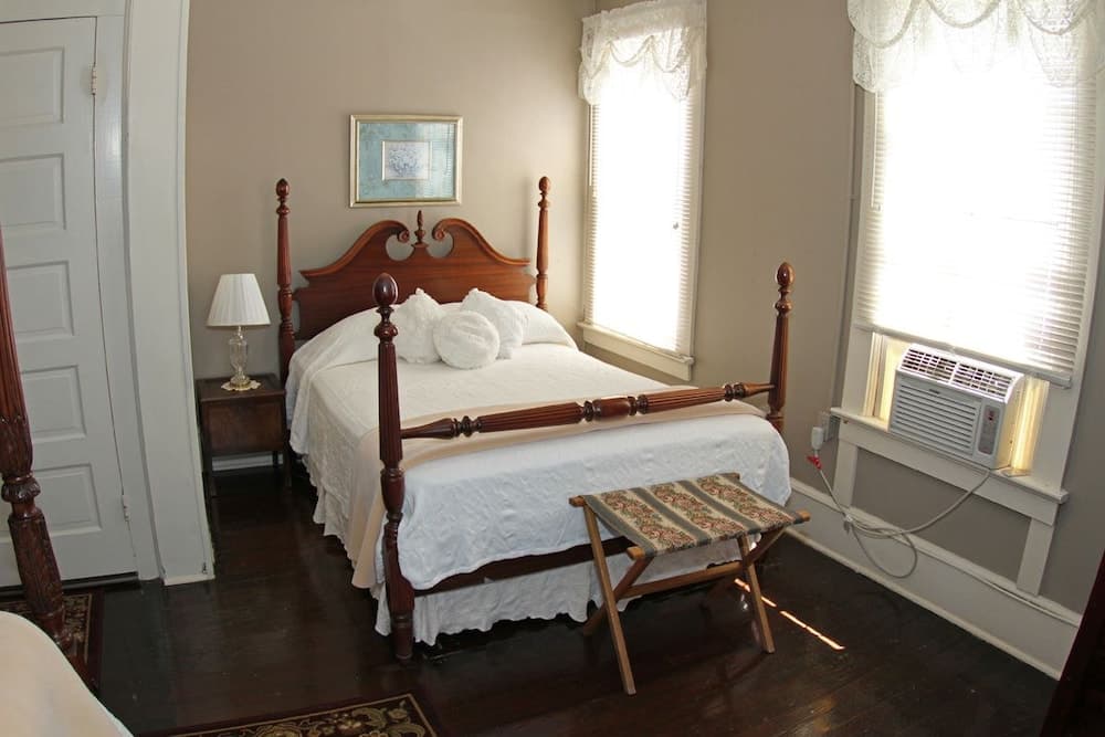 Jarrett House property views in Sylva, NC — gallery photo 3