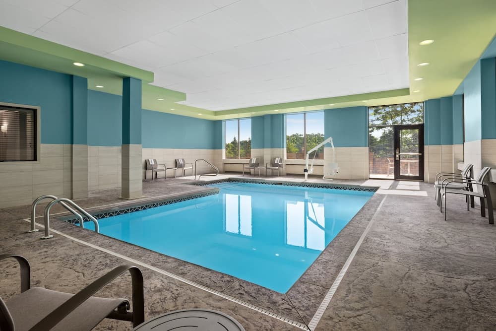 Holiday Inn Express & Suites Akron Regional Airport Area by IHG property views in Akron, OH — gallery photo 3
