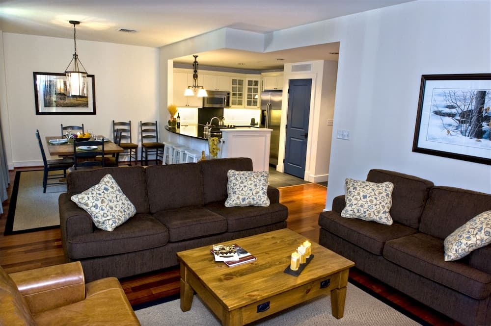 Clay Brook Hotel property views in Warren — gallery photo 3