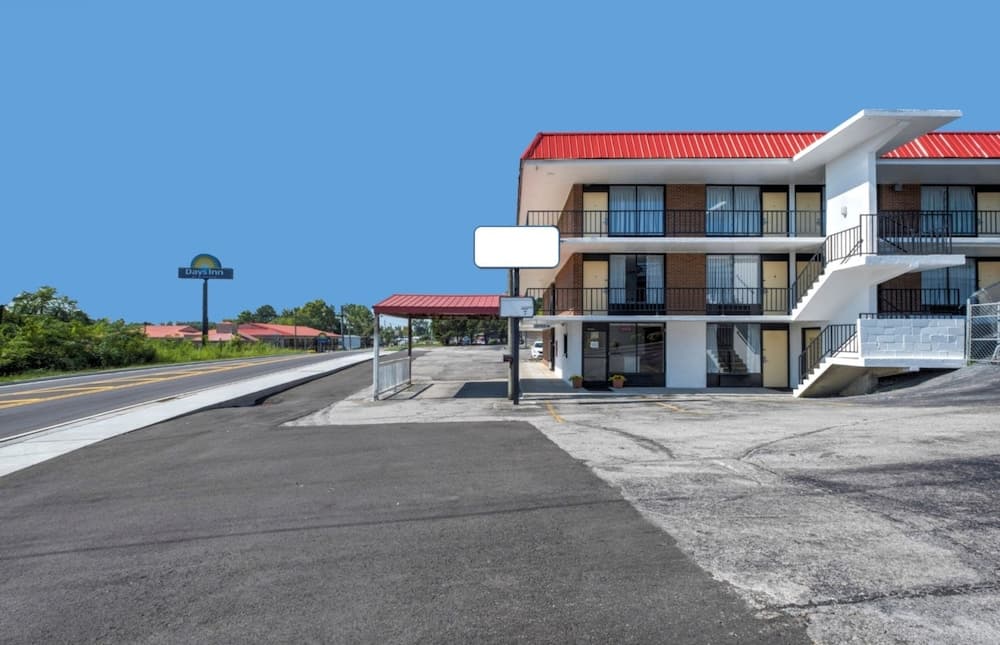 OYO Hotel Cleveland, TN featured exterior or lobby in Cleveland, TN — similar hotel