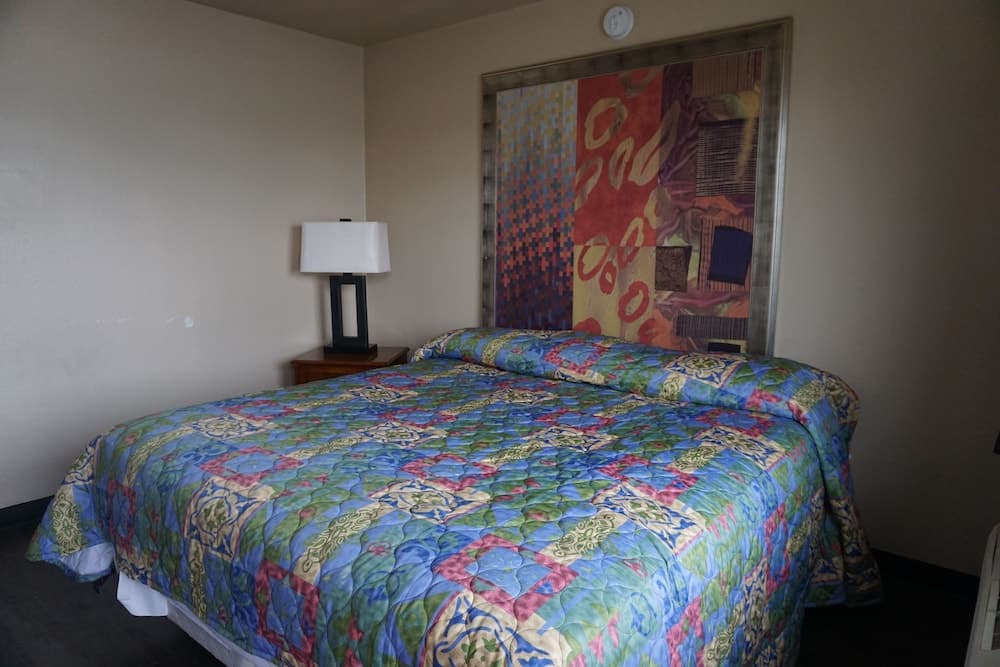 Econo Lodge San Antonio Northeast I-35 interior in San Antonio, TX — gallery photo 2