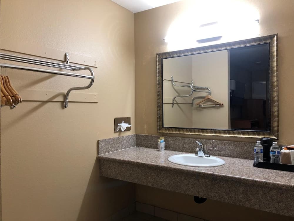 Orange Tustin Inn gallery photo in Orange, CA — image 23