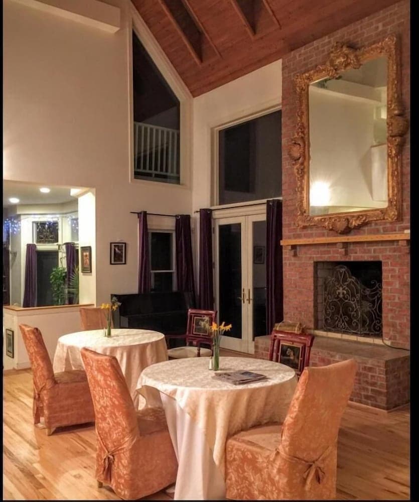 The Columbia Inn at Peralynna Manor gallery photo in Columbia, MD — image 16