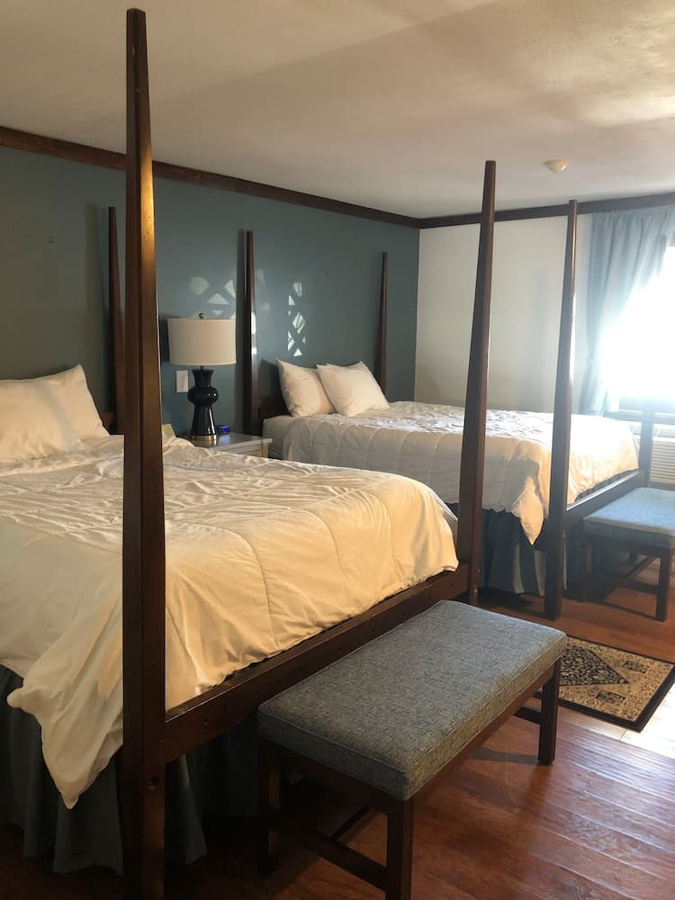 Beekman Arms and Delamater Inn interior in Rhinebeck — gallery photo 2