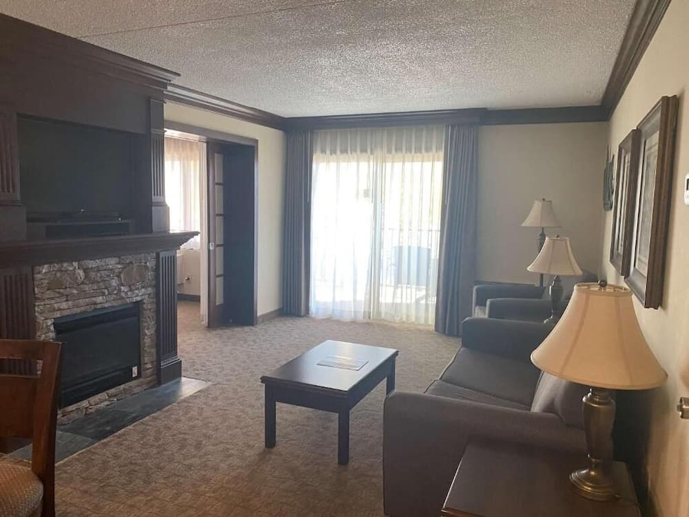 Fourwinds Lakeside Inn & Marina gallery photo in Bloomington, IN — image 33