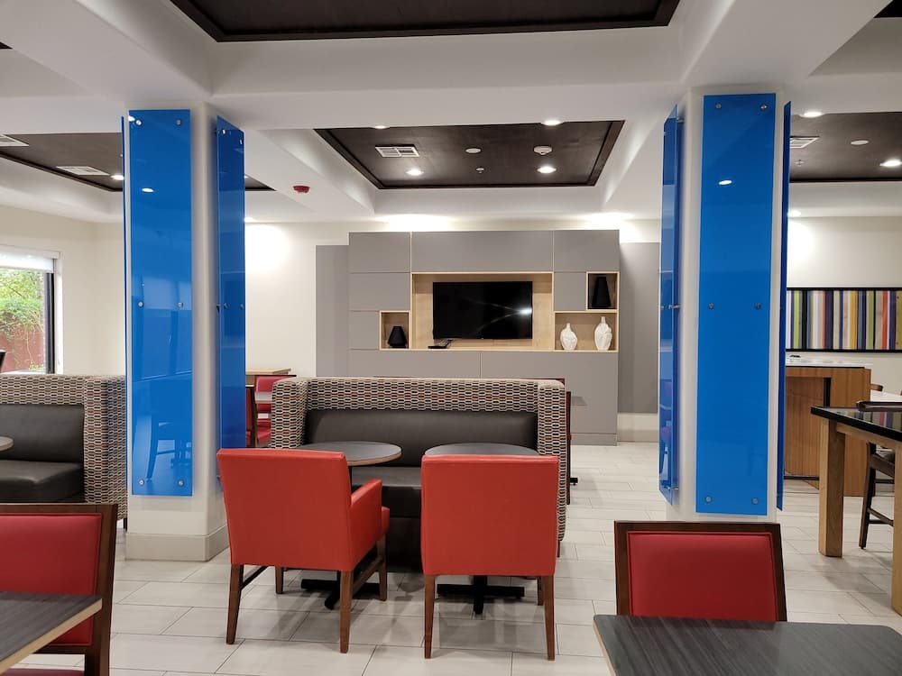 Holiday Inn Express Hotel & Suites VIDOR SOUTH by IHG gallery photo in Vidor, TX — image 9