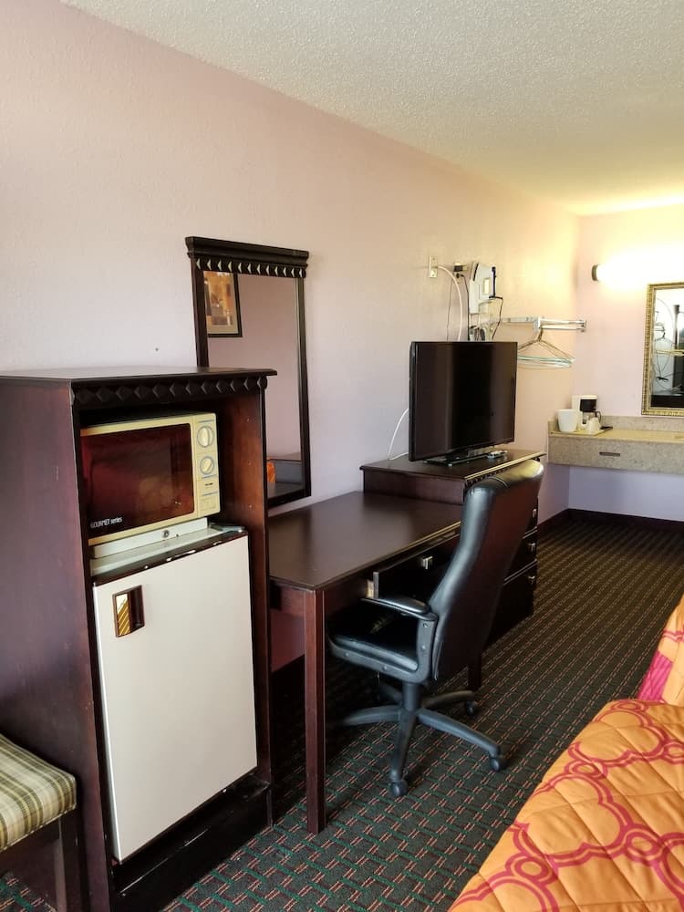 Turnpike Motel Richmond VA by Hotel O US 60 property views in Richmond, VA — gallery photo 3