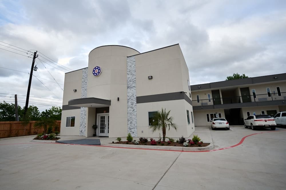 Crystal Inn interior in Baytown, TX — gallery photo 2