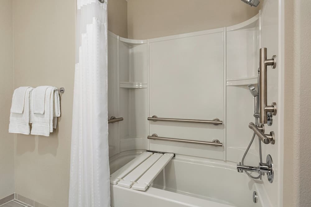 Holiday Inn Express & Suites Hayward - Castro Valley by IHG gallery photo in Hayward, CA — image 13