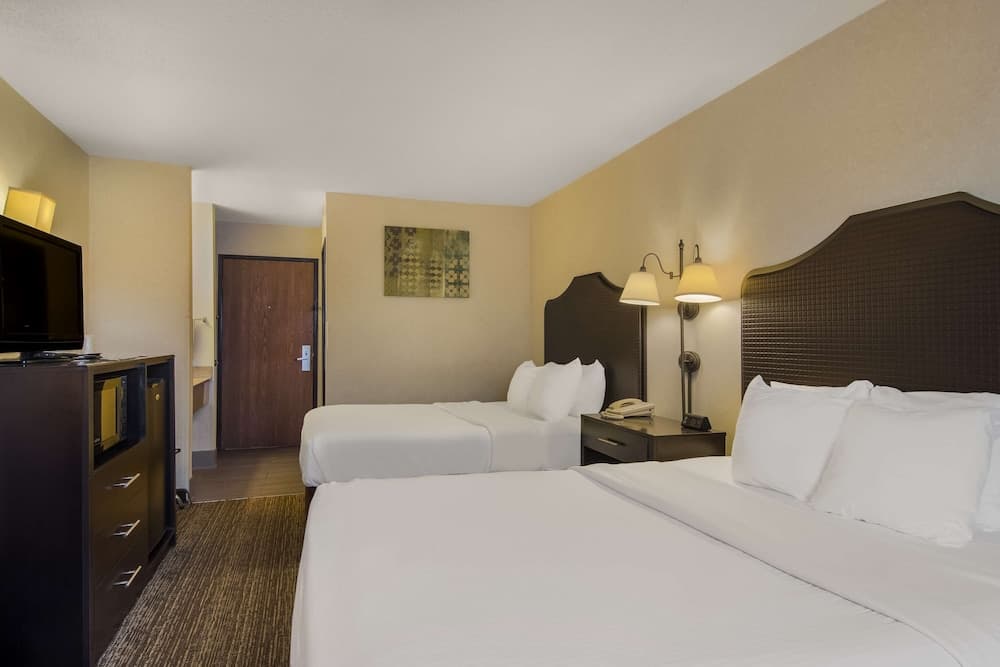 SureStay by Best Western Grove City gallery photo in Grove City, PA — image 11