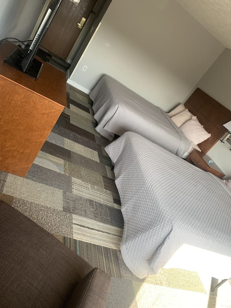 Commodore Perry Inn and Suites gallery photo in Port Clinton, OH — image 8