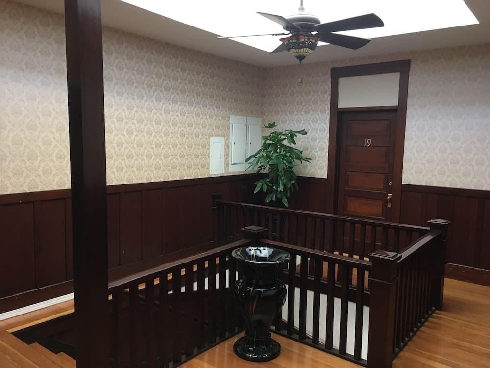 Hotel Burgess gallery photo in Reedley, CA — image 7