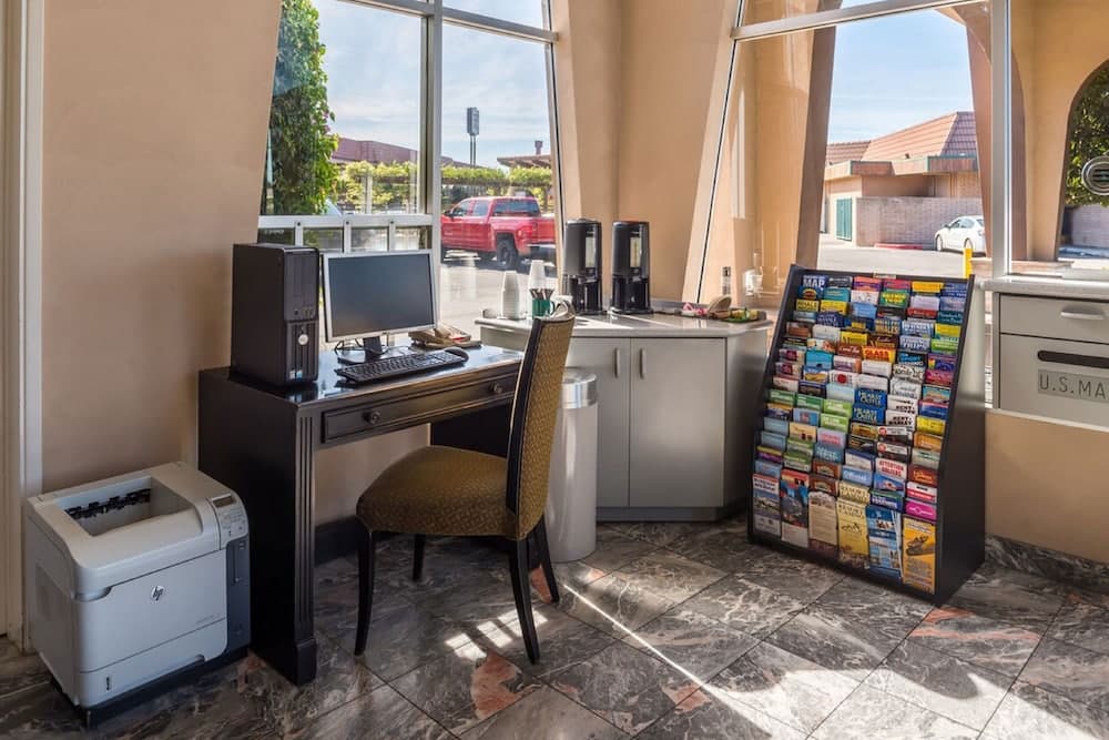Laurel Inn Motel property views in Salinas, CA — gallery photo 3