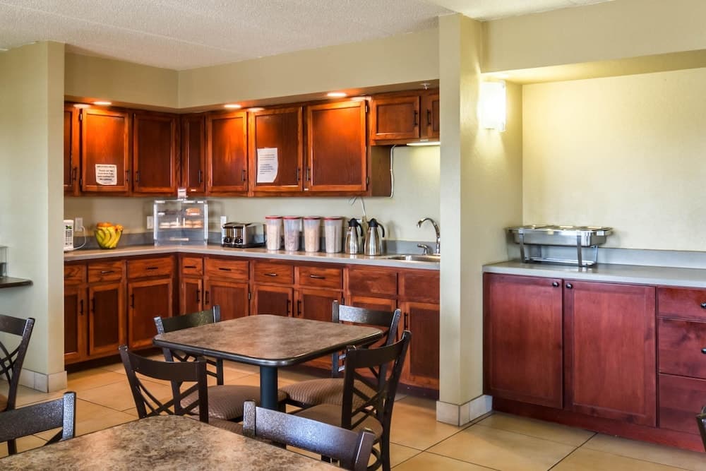 Rodeway Inn property views in Norfolk, NE — gallery photo 3