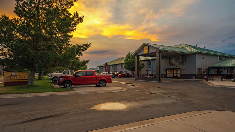 Yellowstone River Inn & Suites featured exterior or lobby in Livingston, MT — similar hotel