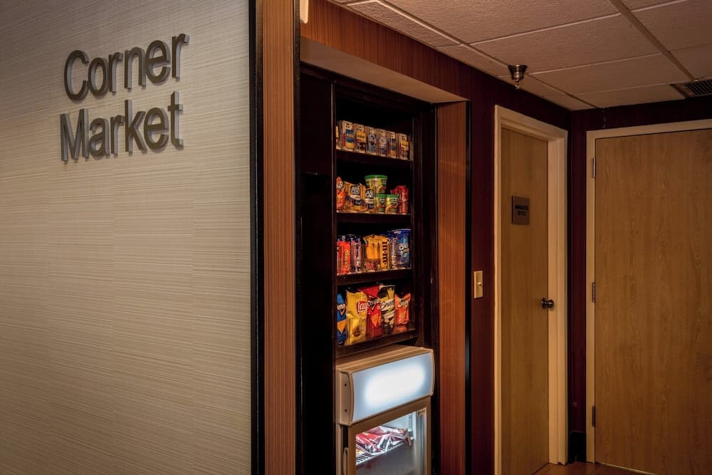 Fairfield Inn By Marriott Savannah I-95 South interior in Savannah, GA — gallery photo 2