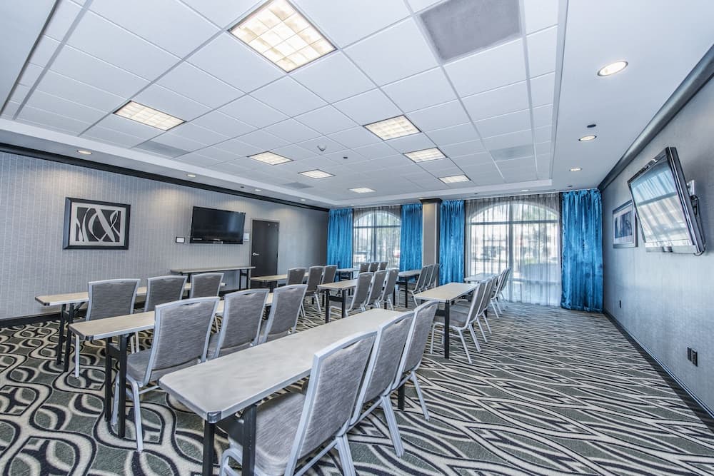 Holiday Inn Express & Suites Charleston Arpt-Conv Ctr Area gallery photo in North Charleston, SC — image 45