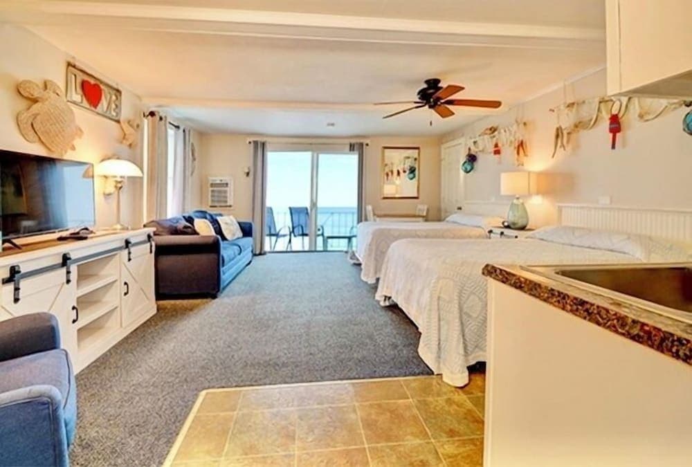 Captain's Bounty On The Beach interior in Rockport — gallery photo 2