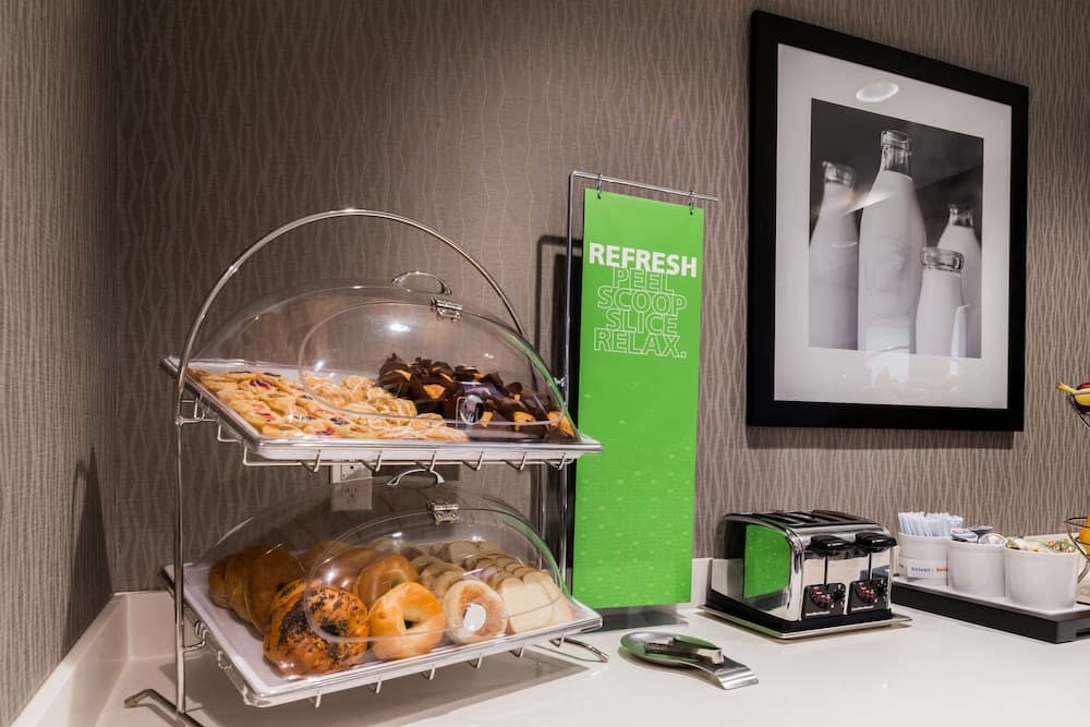 Hampton Inn & Suites Wixom gallery photo in Wixom, MI — image 40