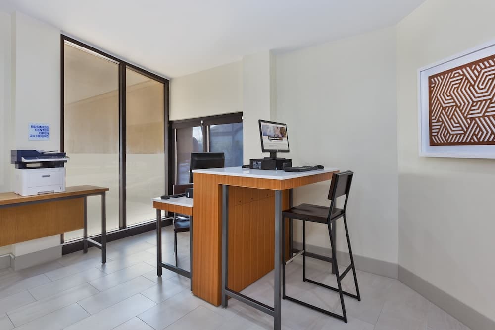 Holiday Inn Express Detroit-Warren by IHG gallery photo in Warren, MI — image 20