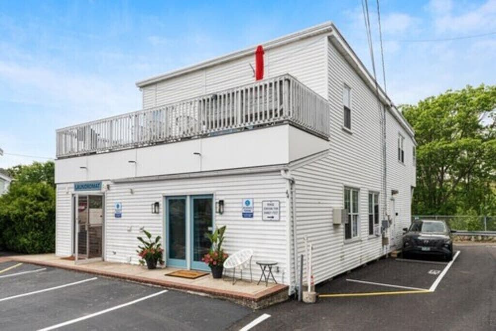 Seaside Suites interior in Old Orchard Beach — gallery photo 2