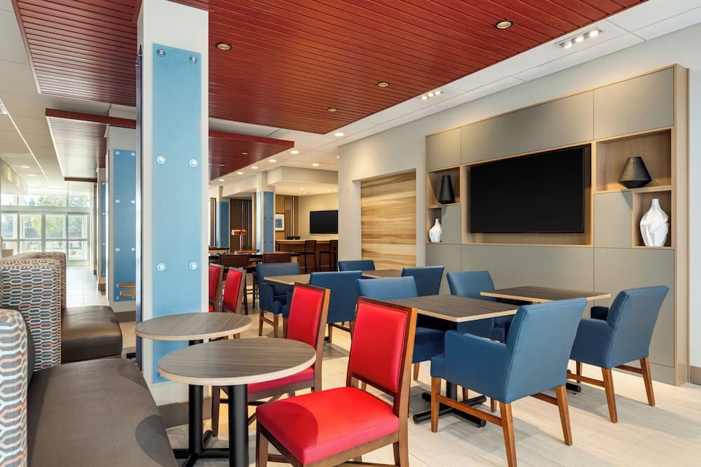 Holiday Inn Express & Suites Hayward - Castro Valley by IHG gallery photo in Hayward, CA — image 25