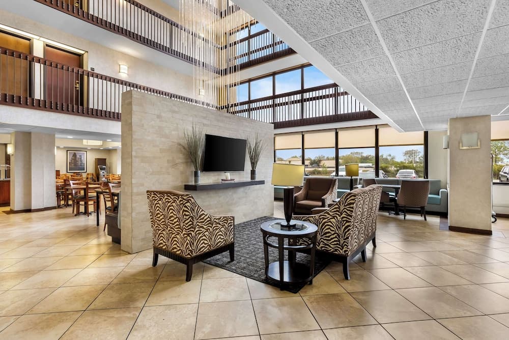 Sonesta Essential Houston Hobby Airport property views in Houston, TX — gallery photo 3
