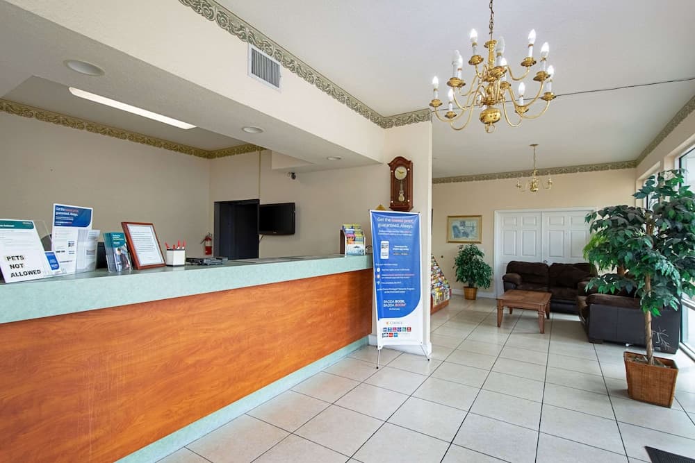 Econo Lodge Inn & Suites Clearwater Central property views in Clearwater, FL — gallery photo 3