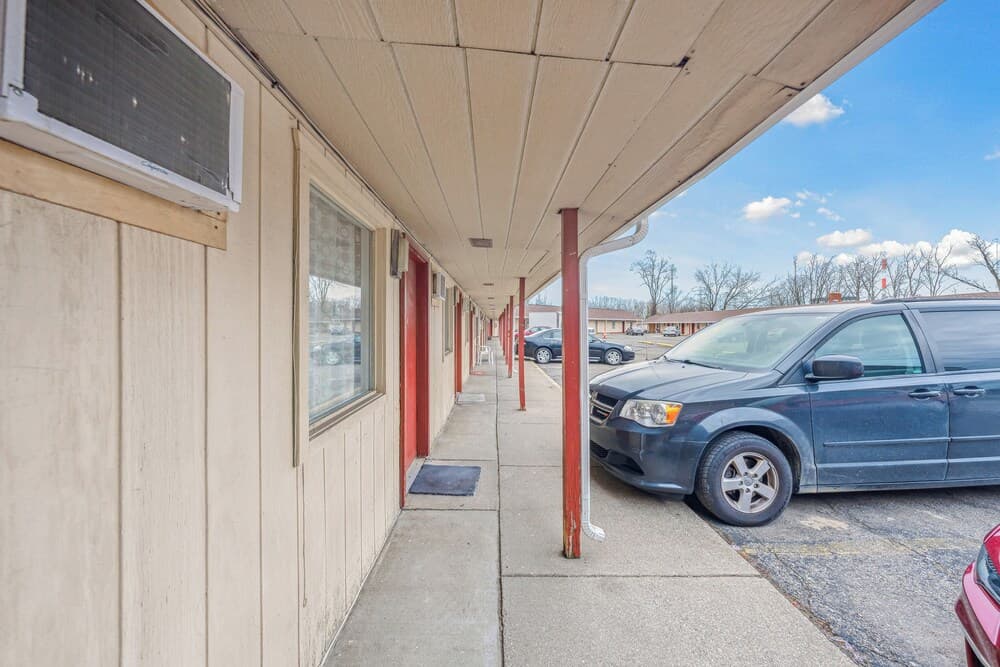 Flint Motel by OYO MI Near I-475 gallery photo in Flint, MI — image 34