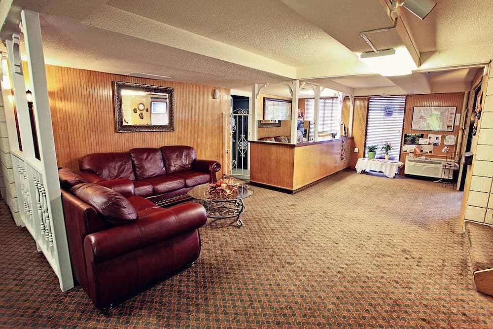 National 9 Casper - Showboat interior in Casper, WY — gallery photo 2
