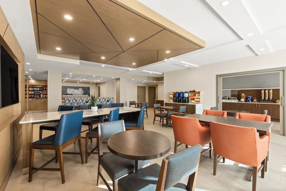 Holiday Inn Express Hotel & Suites Danbury - I-84 by IHG gallery photo in Danbury, CT — image 30