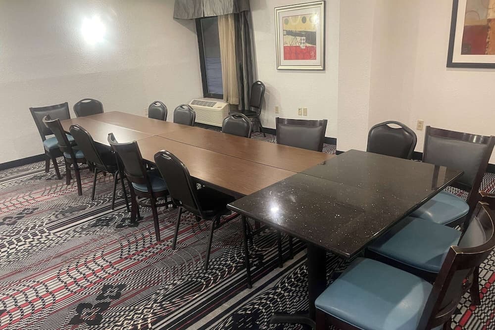 Days Inn by Wyndham Englewood Dayton Airport property views in Englewood, OH — gallery photo 3