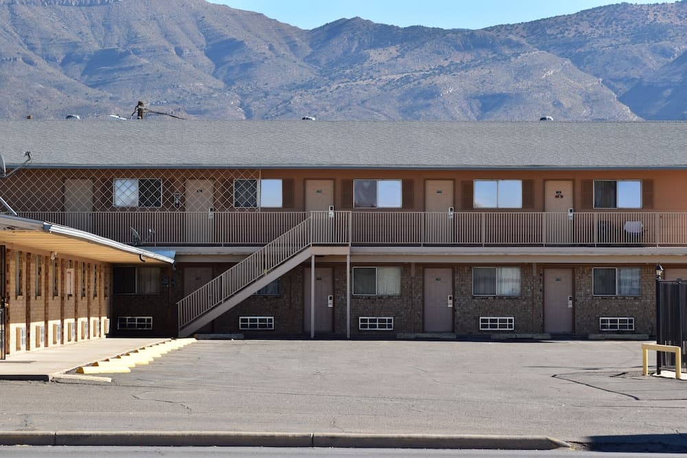 Satellite Inn interior in Alamogordo, NM — gallery photo 2
