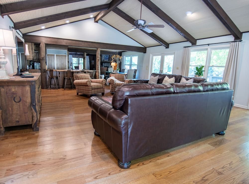 Cateechee interior in Hartwell, GA — gallery photo 2