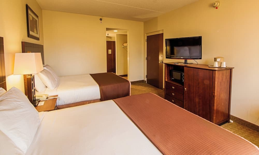 Landmark Inn Fort Liberty interior in Fayetteville, NC — gallery photo 2