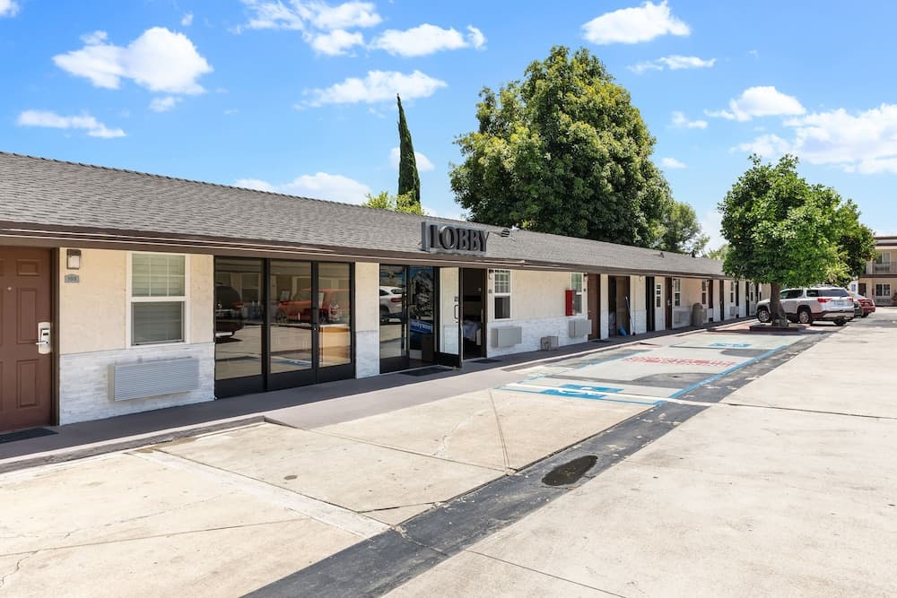 Le Blanc Inn & Suites gallery photo in El Monte, CA — image 72