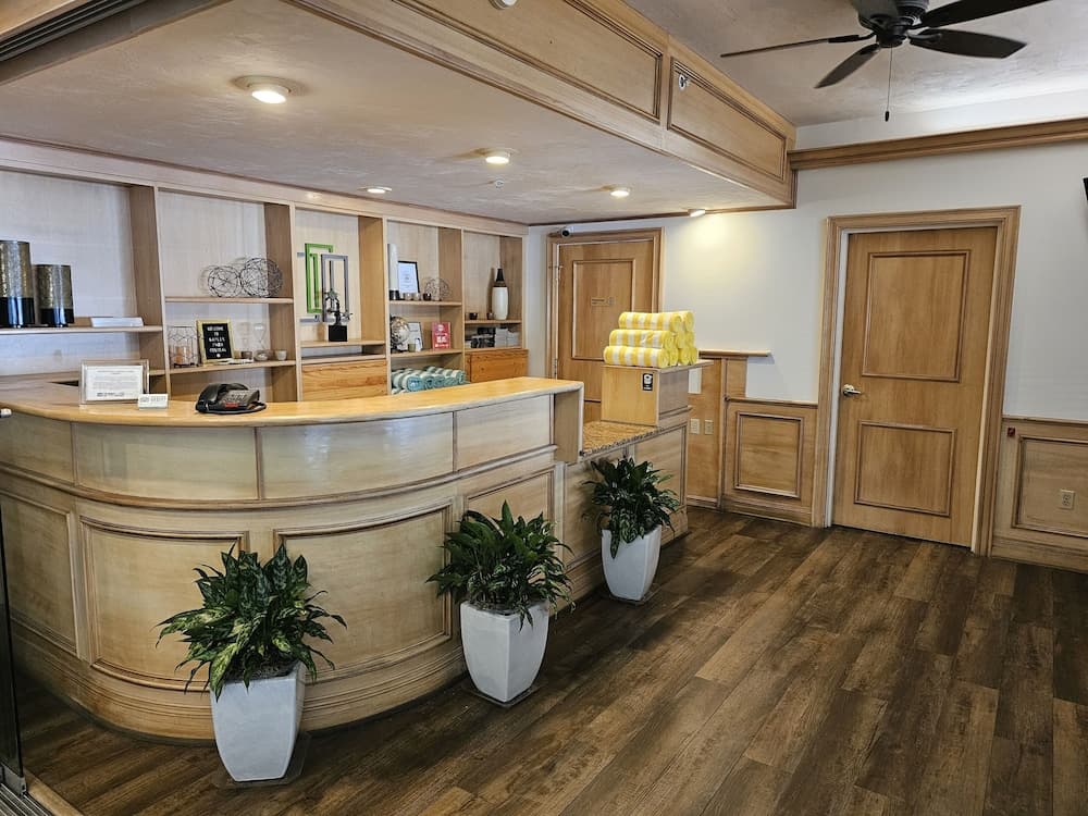 Naples Park Central Hotel gallery photo in Naples, FL — image 33