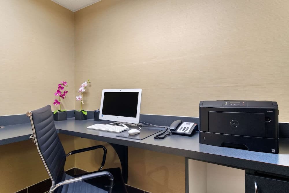 Comfort Inn & Suites Griffin North interior in Griffin, GA — gallery photo 2