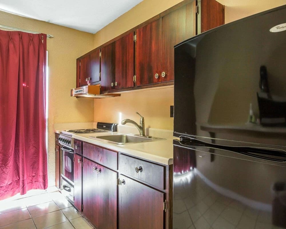 Quality Inn & Suites Cameron Park Shingle Springs gallery photo in Shingle Springs, CA — image 7