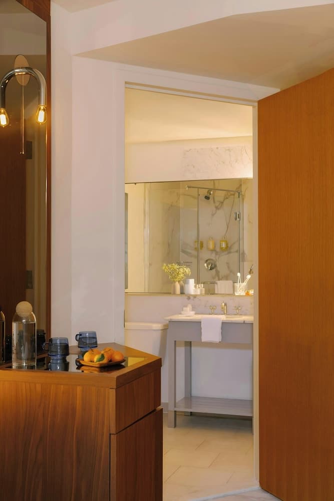 Hotel Henri NY property views in New York, NY — gallery photo 3