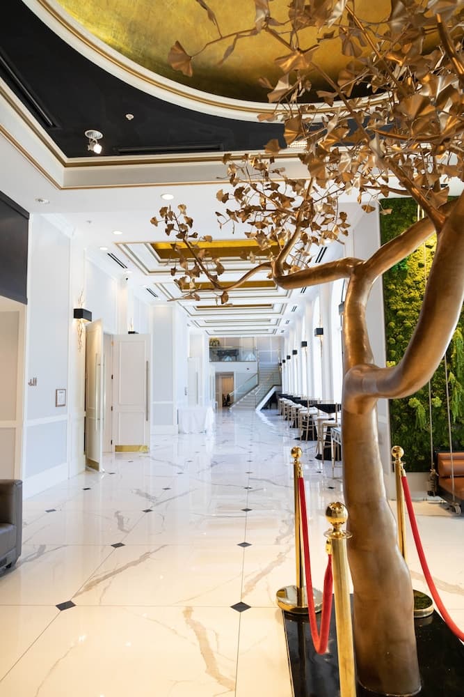 Chez Hotel Arlington Heights interior in Arlington Heights, IL — gallery photo 2