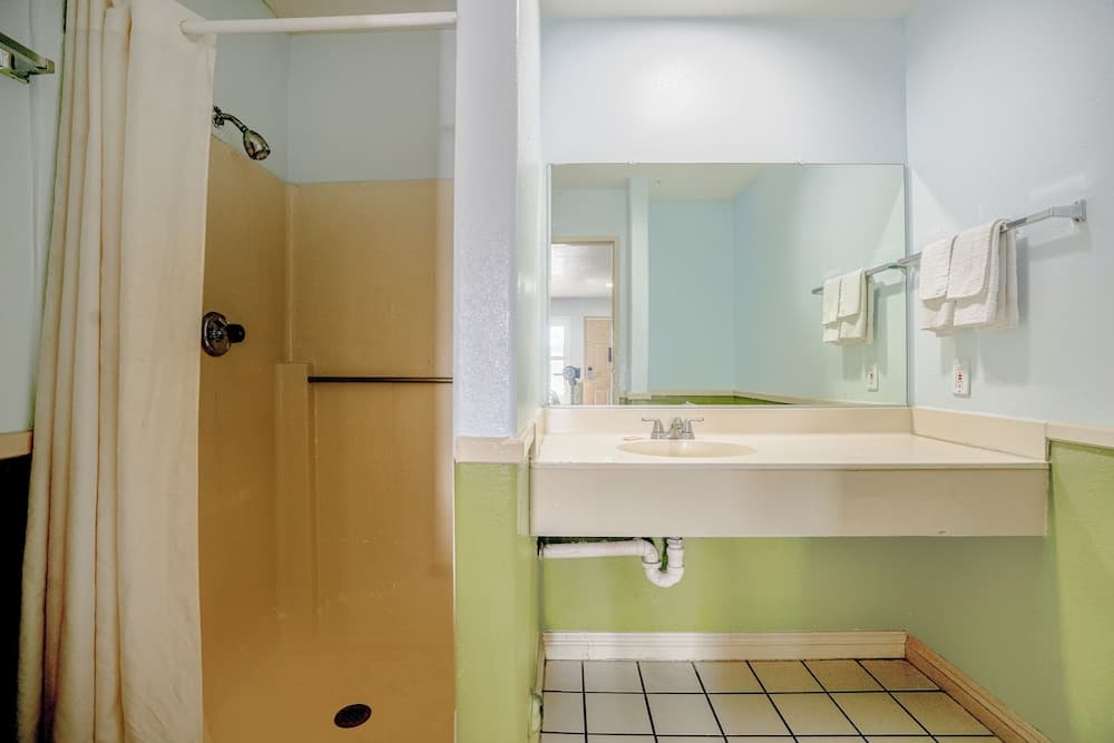 Day&Night Inn gallery photo in Hesperia, CA — image 22